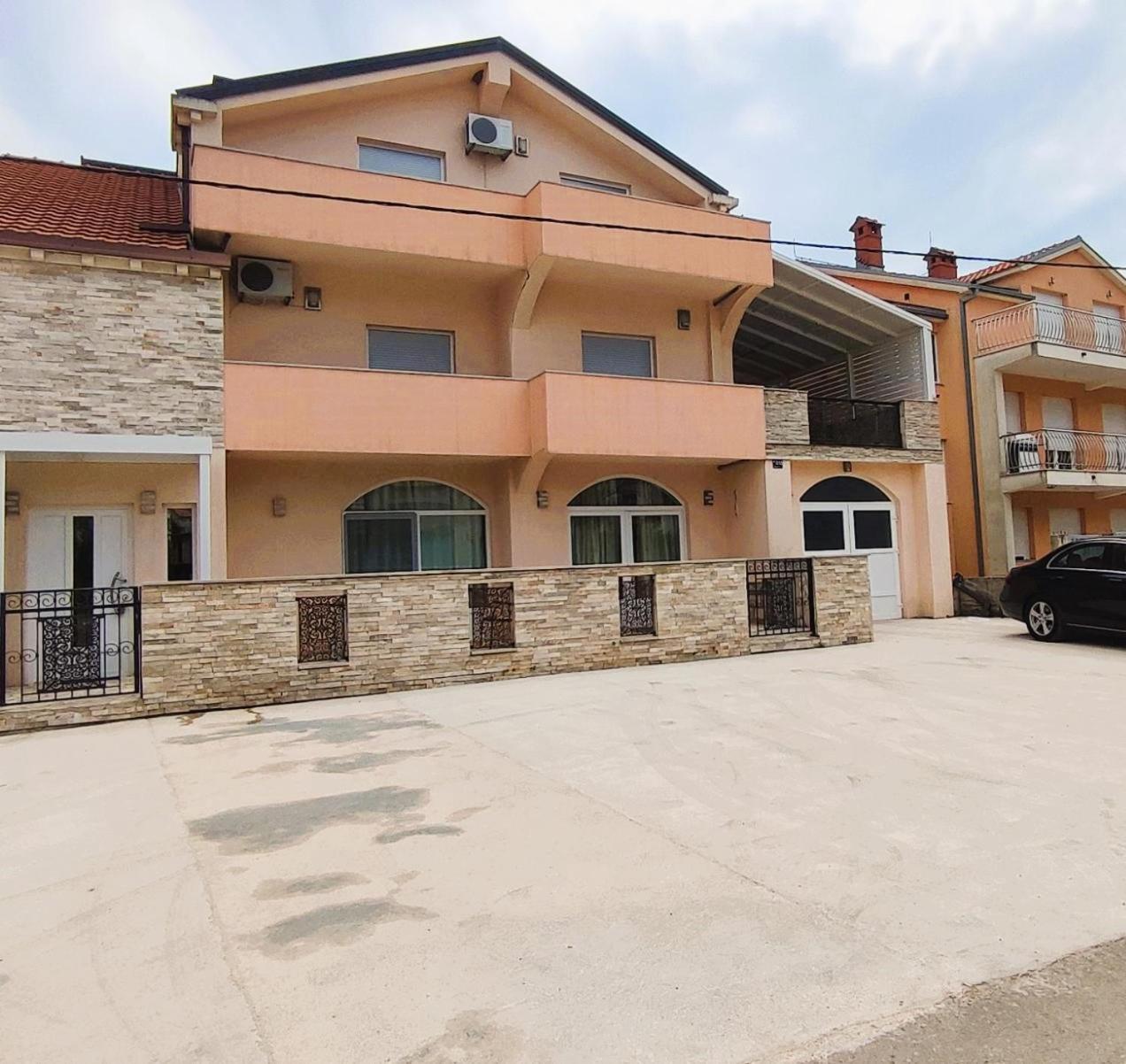 Apartments Ema Ivanica Exterior photo