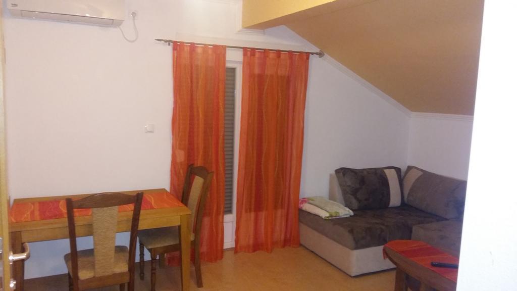 Apartments Ema Ivanica Exterior photo