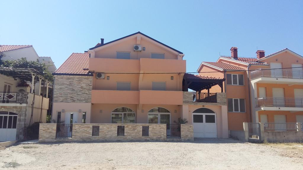 Apartments Ema Ivanica Exterior photo