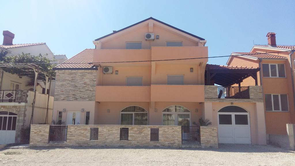 Apartments Ema Ivanica Exterior photo