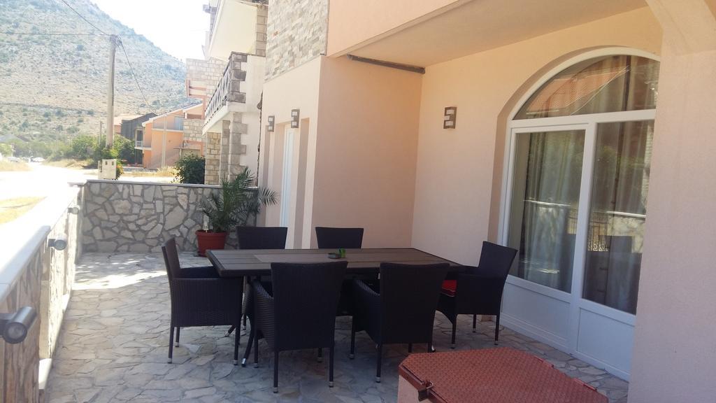 Apartments Ema Ivanica Exterior photo