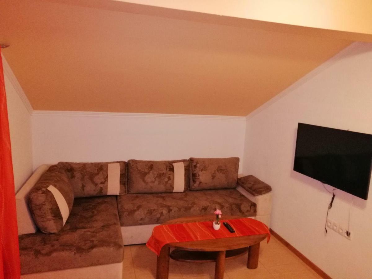 Apartments Ema Ivanica Exterior photo