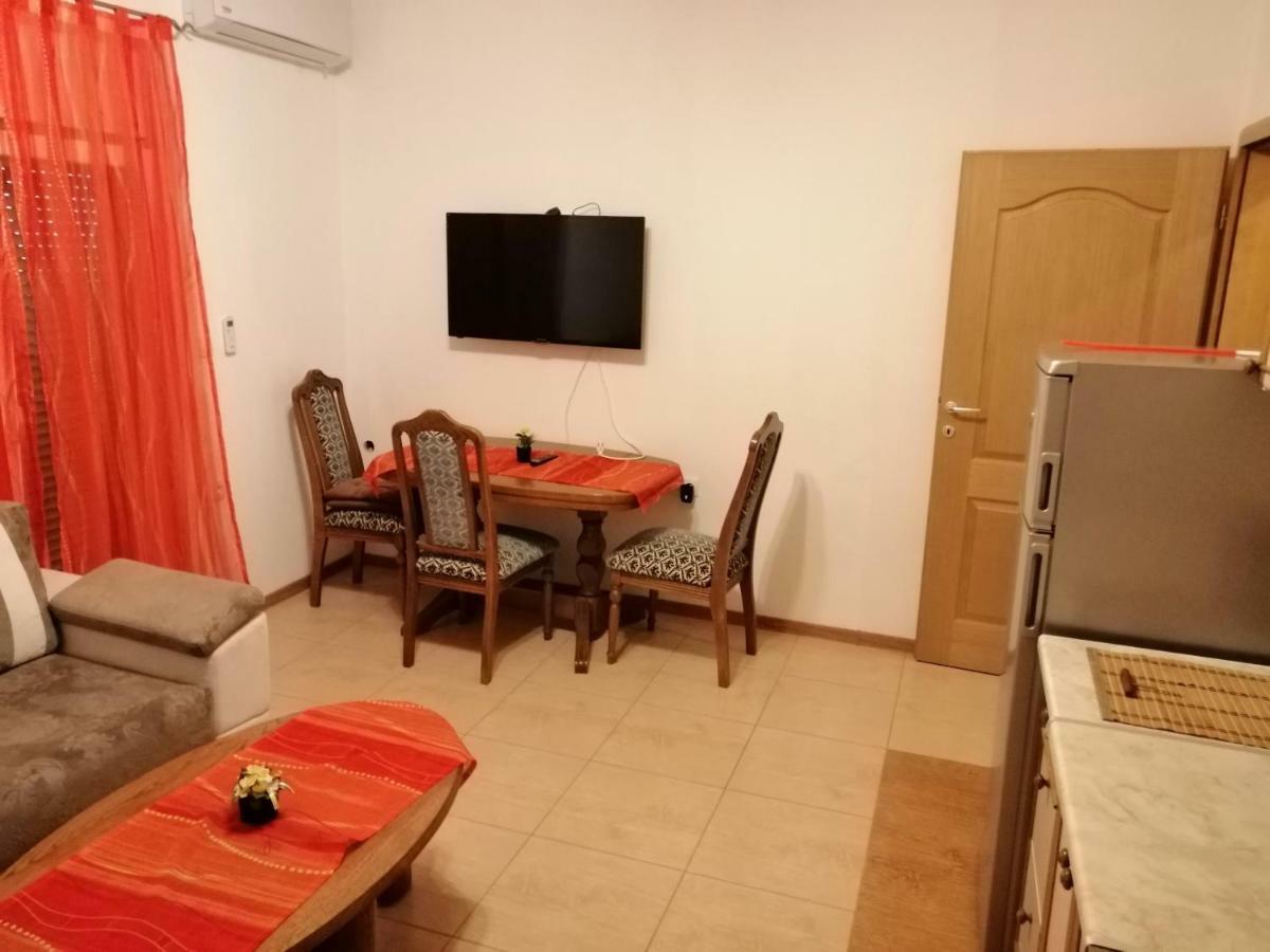 Apartments Ema Ivanica Exterior photo